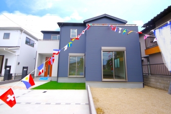 DFœZ߂AKlΊɕςĂ锤łB 