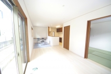 LXƂrO͌ڂłȂASJIɂĂ锤łB 