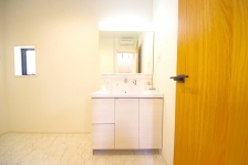 Ƃ̐ʃXy[XŒ̐gxxKX[YɁB 