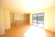 LXƂrO͌ڂłȂASJIɂĂ锤łB 