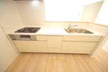 �P�x�ɑ�R�̃��j���[�����ĕ֗��ȂR���R�����t���̃V�X�e���L�b�`���ł��B 